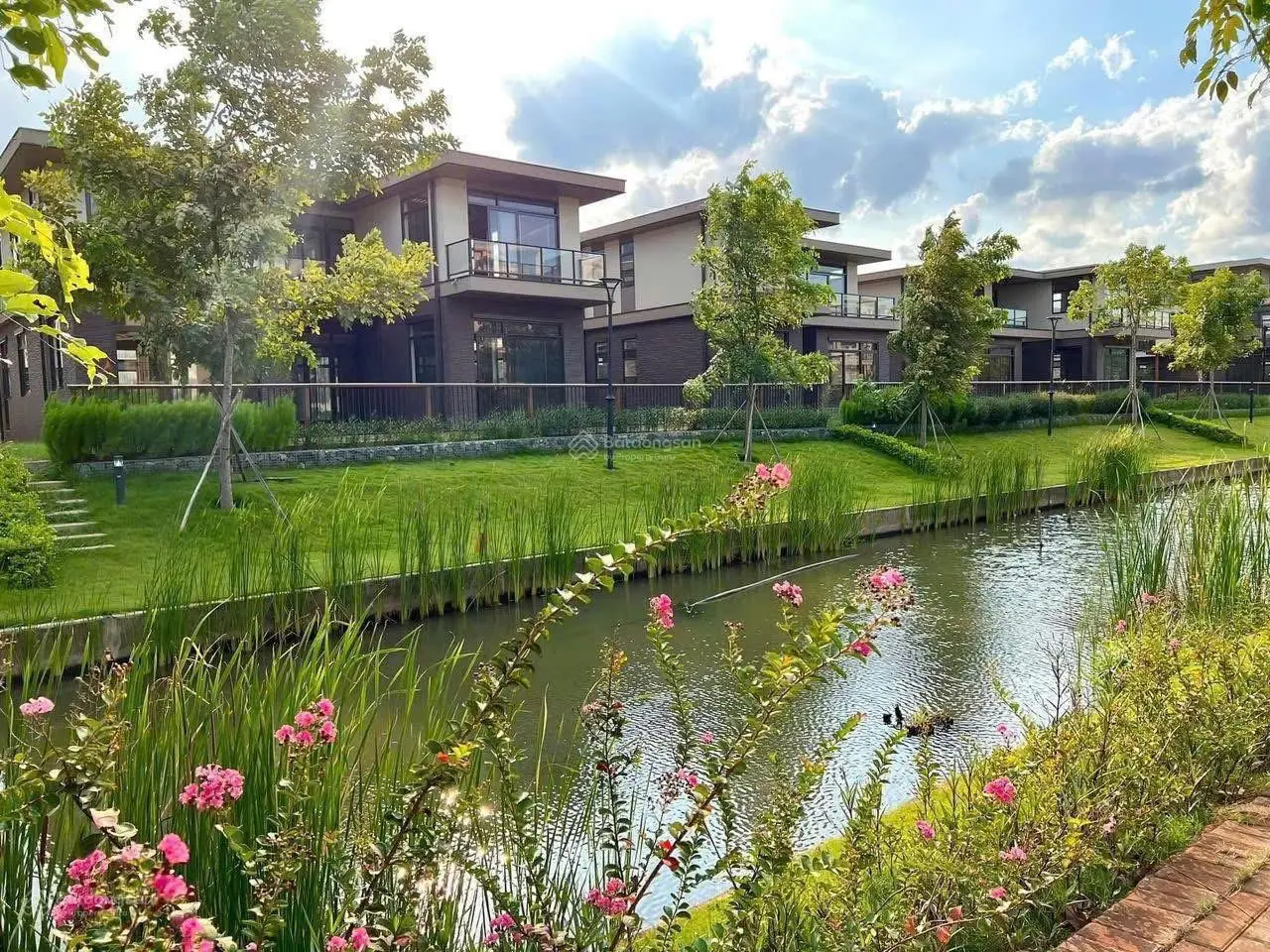 Bán biệt thự 600m2 giá đất khu đô thị phía Tây Sài Gòn. Giá từ 33tr/m2 rẻ hơn đất Quận 9