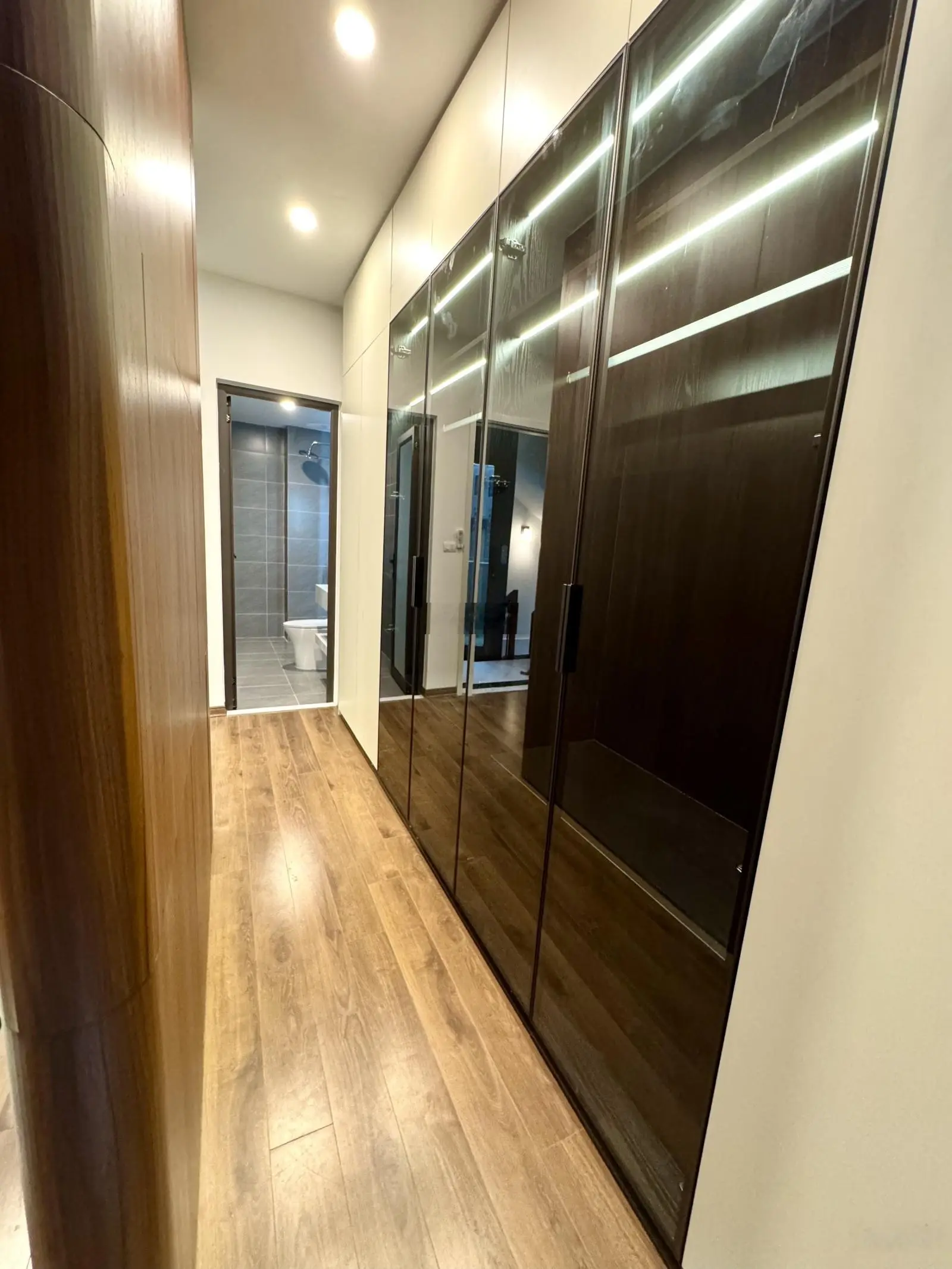 Bán nhà phố Đàm Quang Trung-Long Biên, DT:36m2, MT:4,8m, xây 6 tầng, thang máy nhập khẩu, full NT