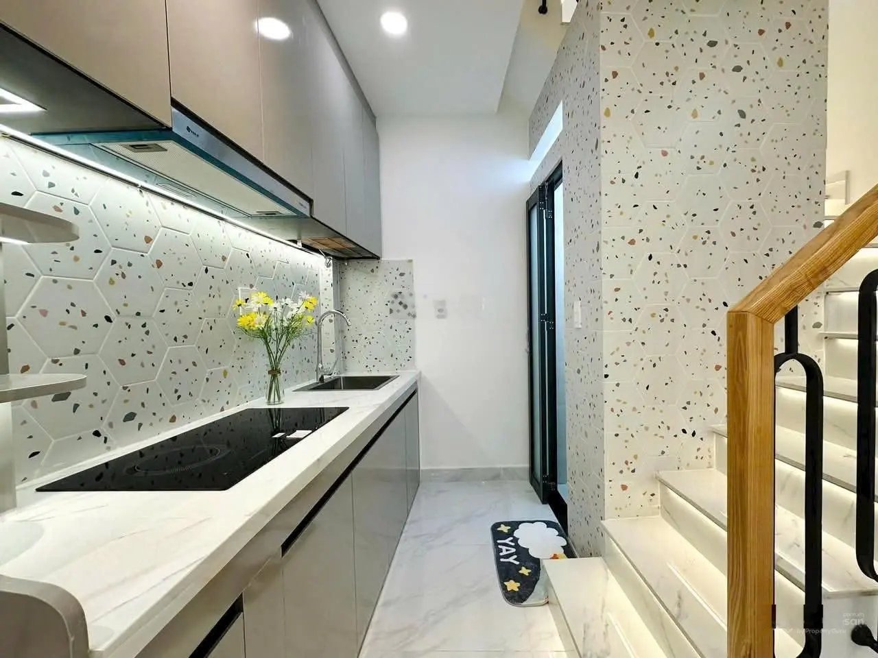 Nhà hxh Nguyễn Trọng Tuyển, 2,15 tỷ, 52 m2, 4PN, 4WC, đẹp, nhiều tiện ích. Shr sang tên ngay