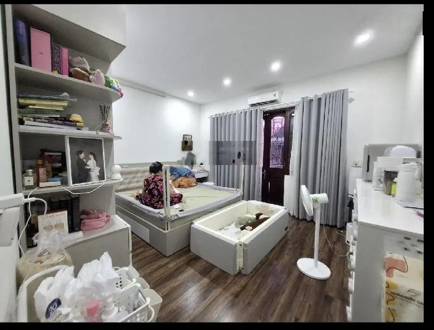 Nhà phố Trần Quốc Hoàn 54/58m2 4 tầng nhà đẹp ô tô đỗ cửa