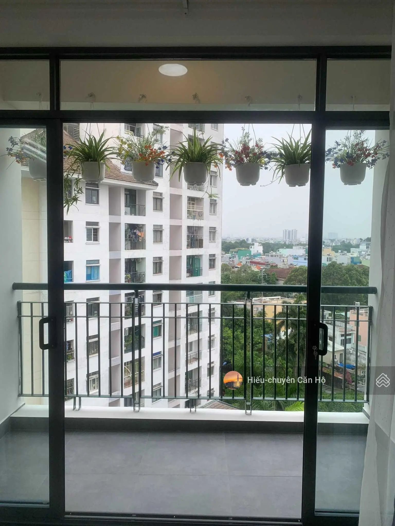 Bán chung cư 312 Lạc Long Quân Q11, căn 2PN nhiều loại diện tích, giá từ 2.2 tỷ. LH 0941 943 *** Thảo