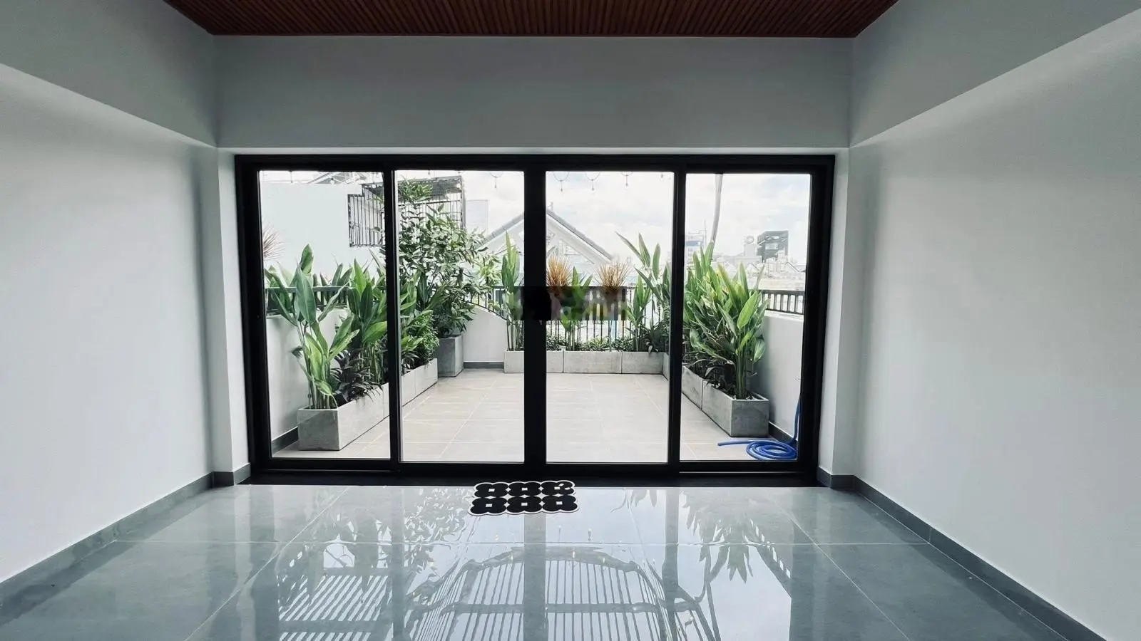 Nhà đẹp Giá Ngộp khu dân cư an ninh Đ.Lê Quốc Hưng P.12 Quận 4 Giá 4tỷ560/75m2(5x15m) Sổ sẵn