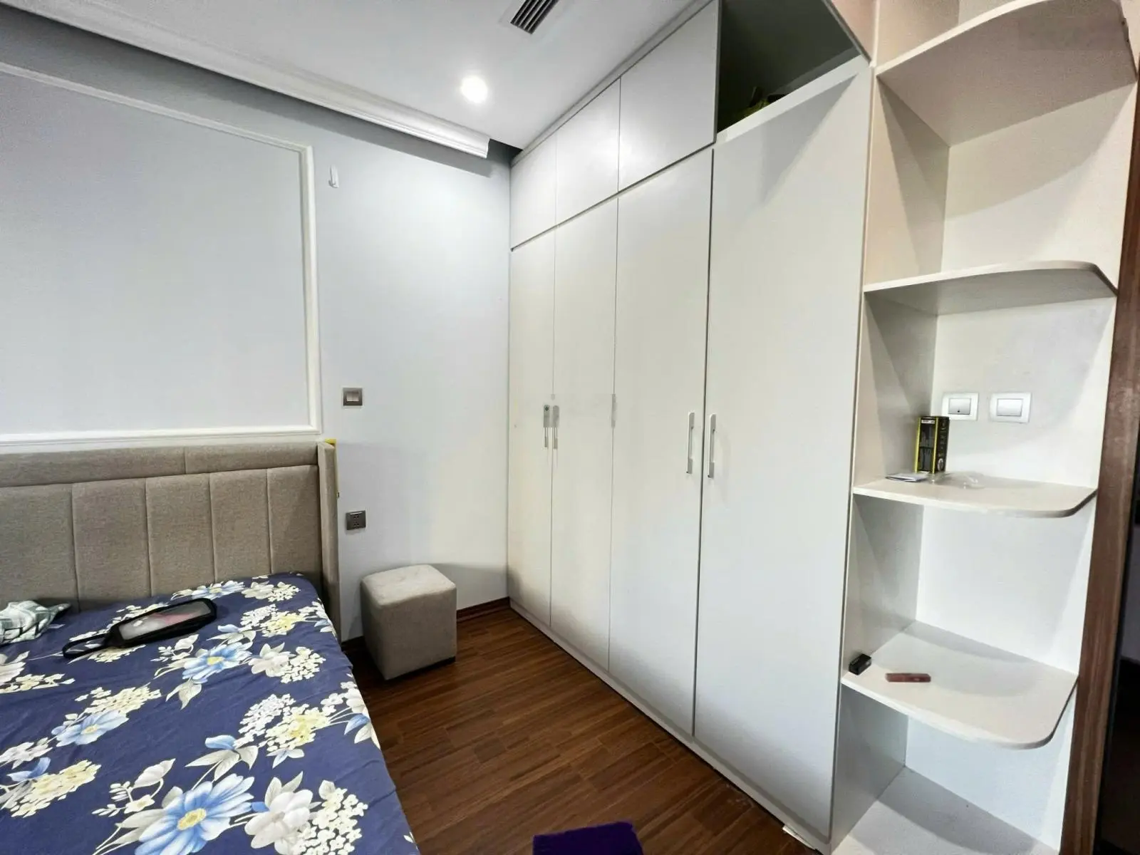 Chính chủ tại Sakura Tower, bán căn 3 ngủ, DT 82,4m2, giá 4,8 tỷ, quan tâm Lh: Mr Thắng 0987 336 ***