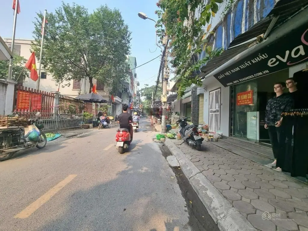 Bán nhà Đông Ngạc, mặt ngõ, ô tô dừng đỗ. 80m2, mặt tiền 5,5m. Chỉ 10,x tỷ.