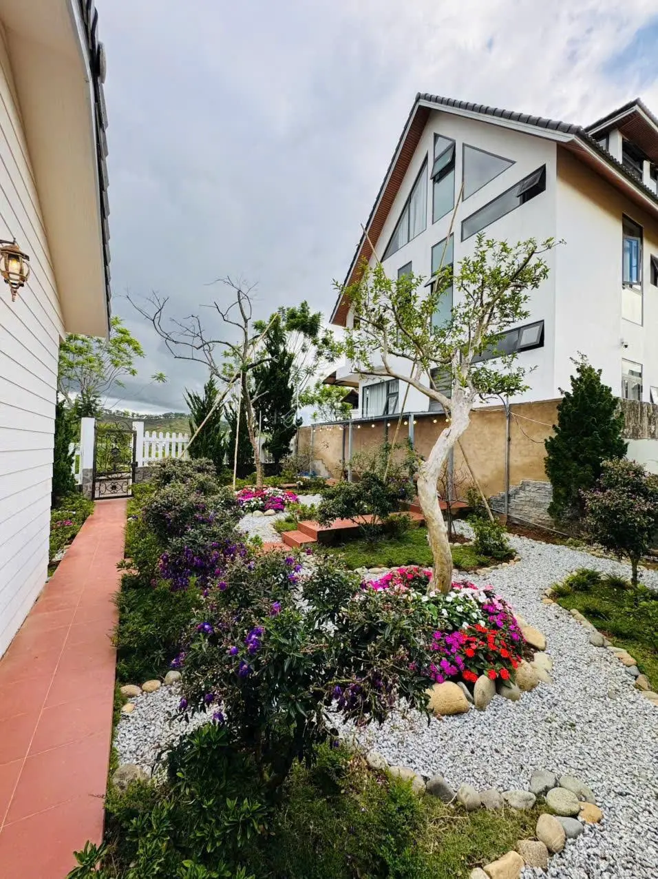 Biệt thự sân vườn DT 207m2, đường Măng Lin, view rừng thông, khu biệt thự sang trọng. Giá 6.3 tỷ
