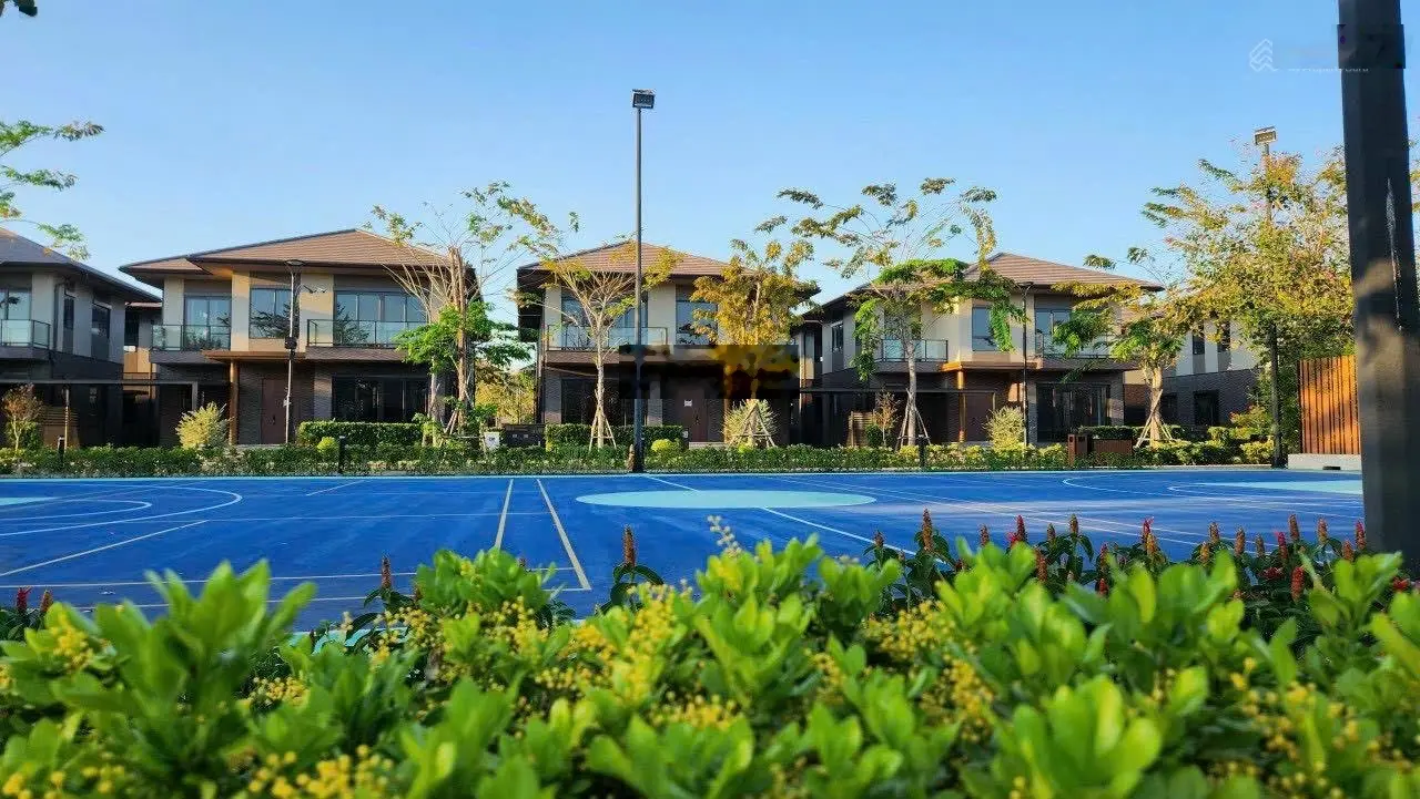 Nhận booking căn góc biệt thự 264m2 giá 12,3 tỷ view hồ bơi công viên. LH 0906 499 ***