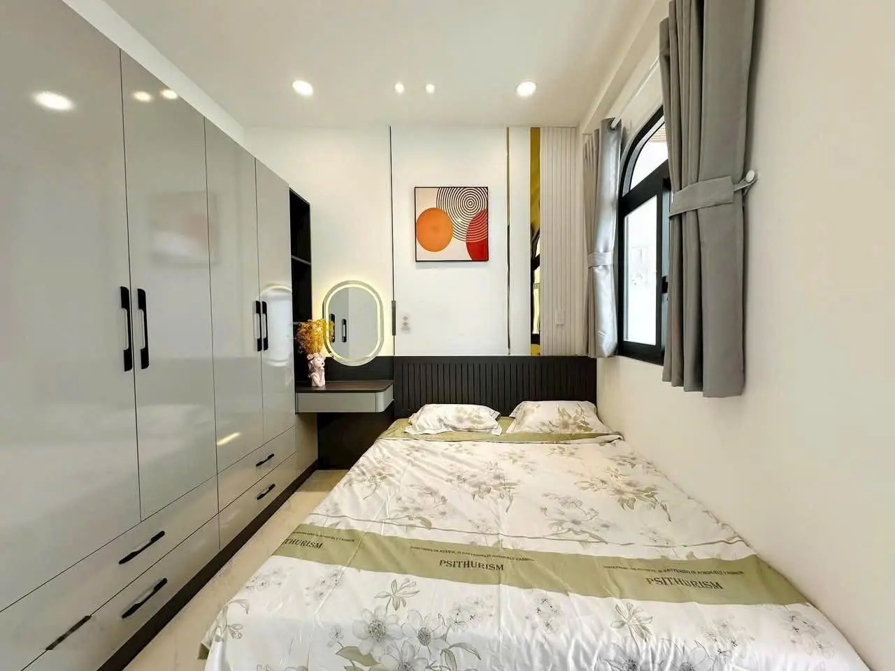 Nhà hxh Nguyễn Trọng Tuyển, 2,15 tỷ, 52 m2, 4PN, 4WC, đẹp, nhiều tiện ích. Shr sang tên ngay