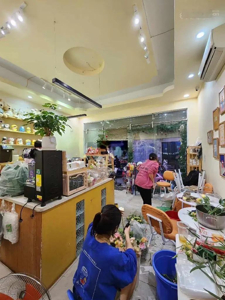 Bán nhà mặt phố Quận Hai Bà Trưng vỉa hè ô tô dừng đỗ kinh doanh sầm uất ngày đêm 40m2 x 5T MT 6m