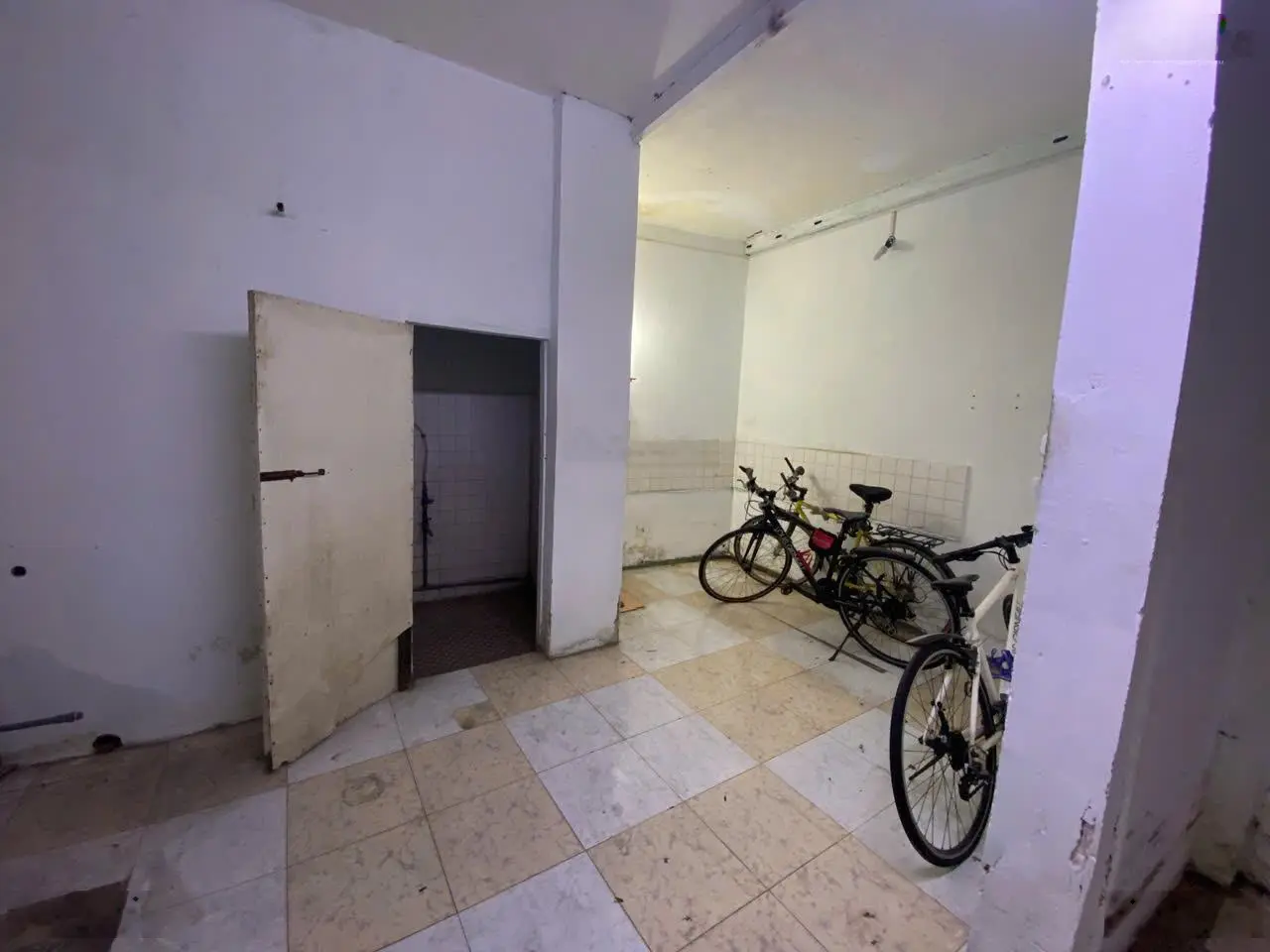 Nhà bán hẻm 4m xe hơi tới cửa nhà. Đường Ông Ích Khiêm. DT: 87m2 đất
