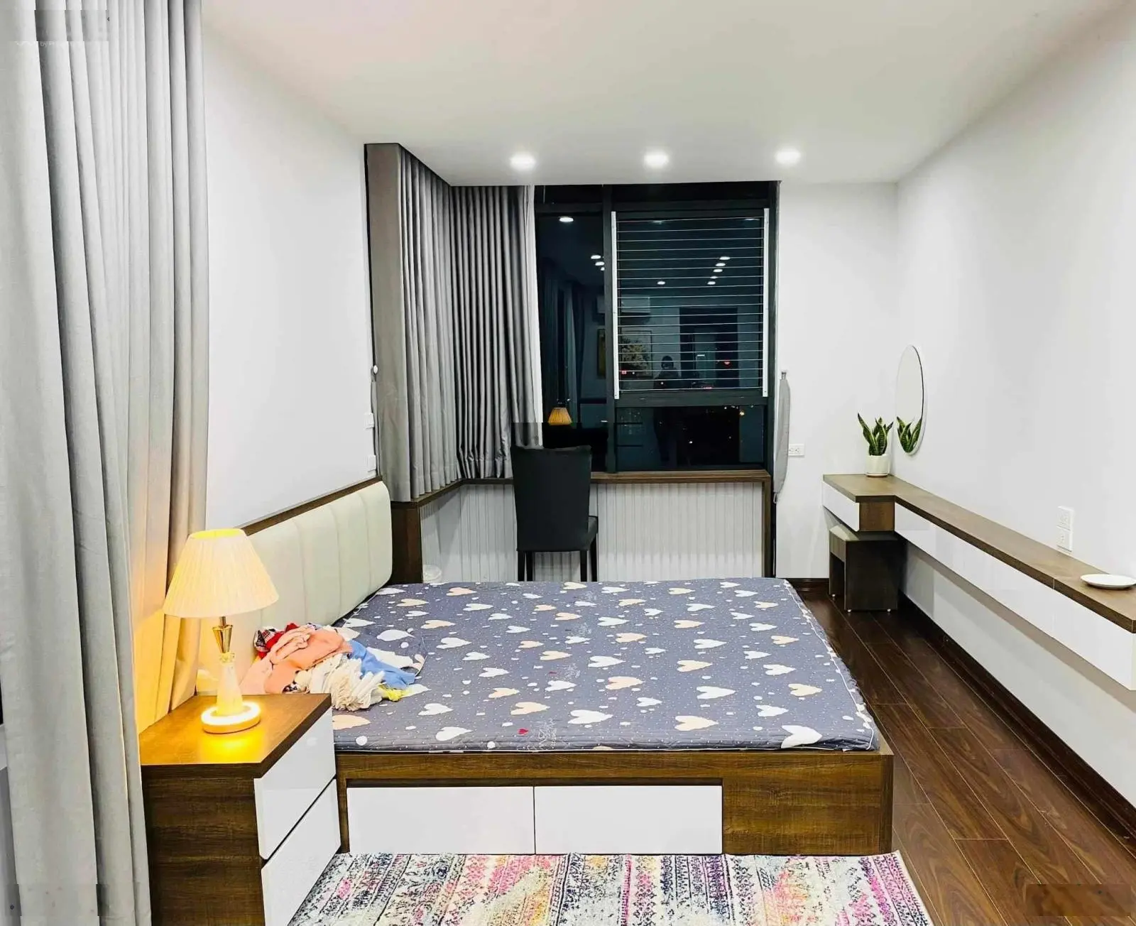 Cần tiền bán gấp căn Vinaconex 2 - Kim Văn Kim Lũ, S = 107m2, 3PN, 2WC, giá 5.56 tỷ. LH: 0985 232 ***
