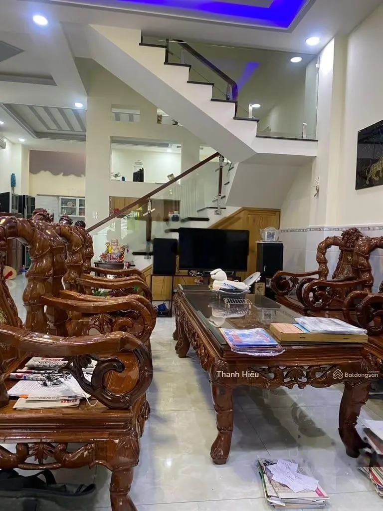 Nhà lô góc 2 mặt tiền 10m. 3 tầng, Đào Tông Nguyên TT Nhà Bè, xe hơi ngủ trong nhà, chỉ 8.5 tỷ