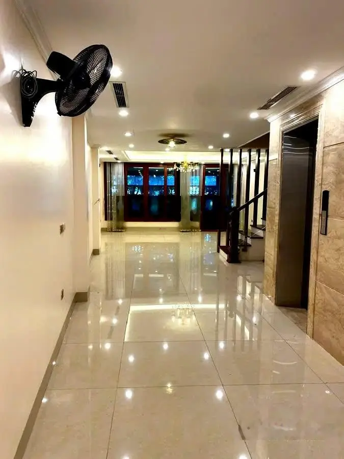Cần bán tòa nhà 6 tầng mặt hồ Tây, mặt phố Nhật Chiêu, 108m2. Mt: 6m, Vị trí đắc địa