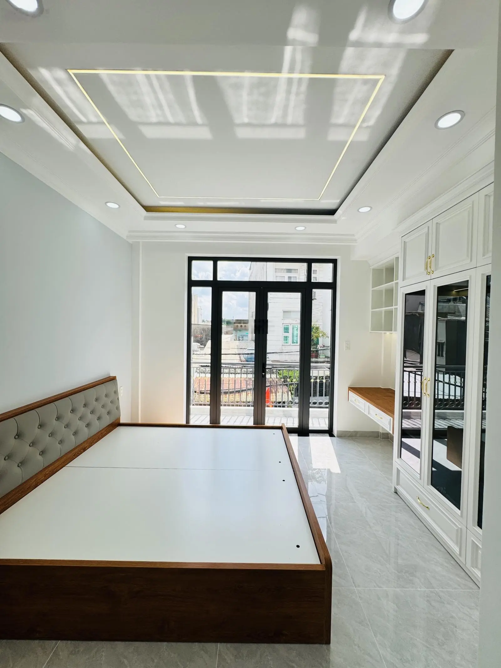 Nhà mới Tặng nội thất Đối diện Vạn Phúc City, Đường Ô tô Kinh doanh buôn bán, SHR Vào Ở ngay.