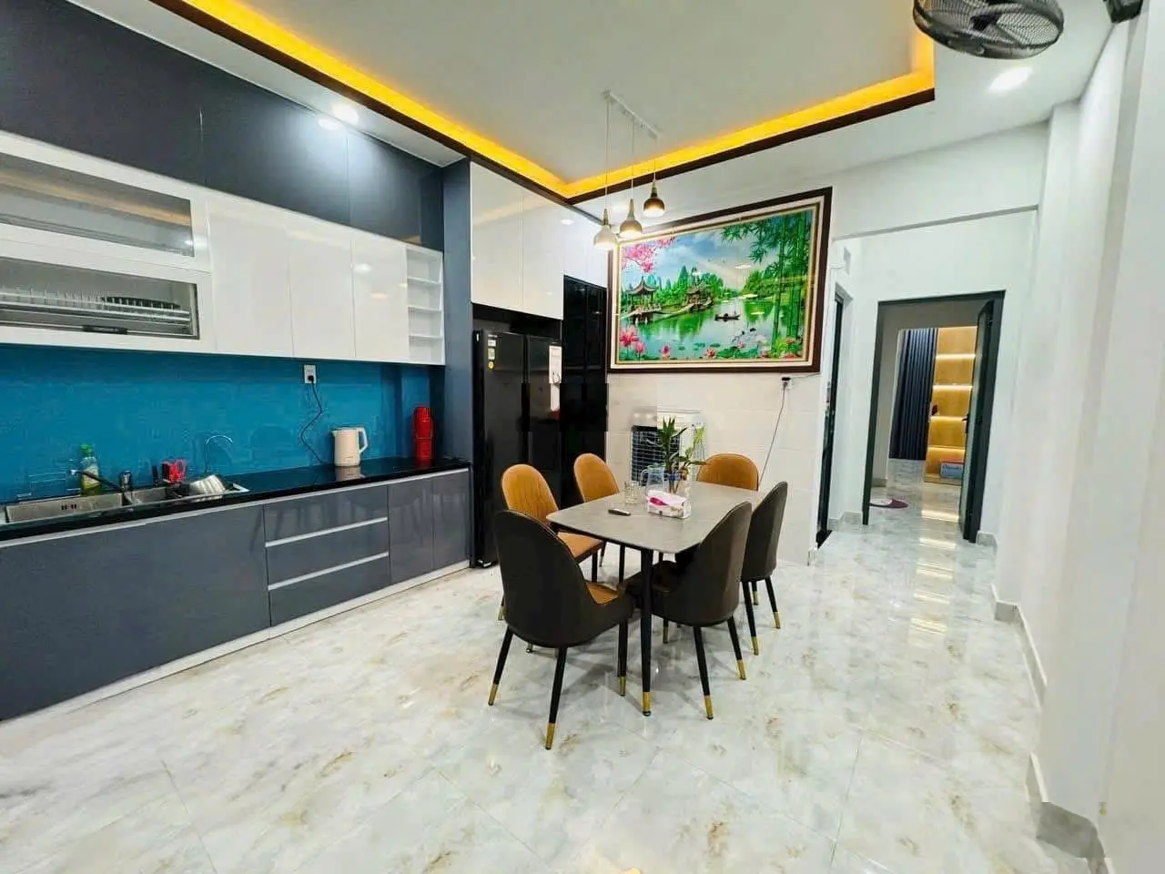 Bán nhà đẹp 2 tầng mặt đường Sư Vạn Hạnh rộng 16 mét kinh doanh, P Vĩnh Hải gần biển Nha Trang