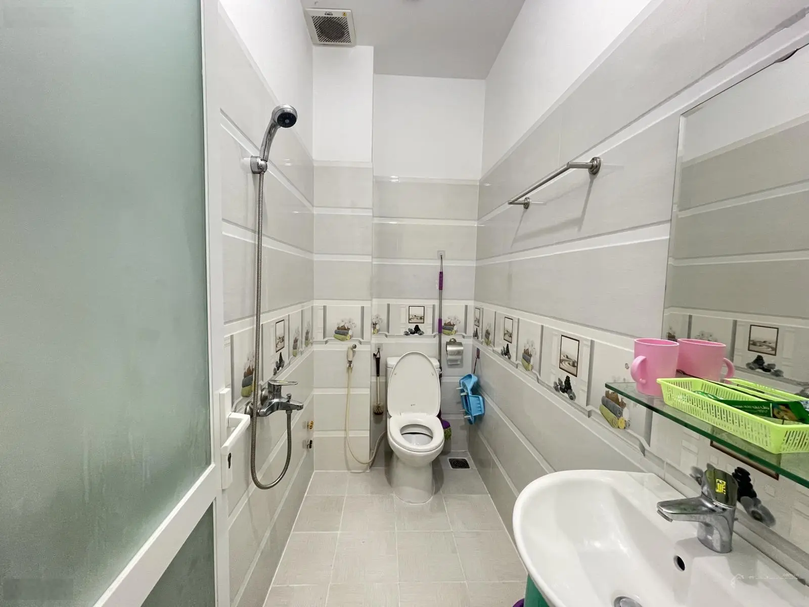 Bán gấp Nhà 4 tầng ngay khu Hồng Long, đồng bộ, an ninh cao, hàng xóm thân thiện. Duy nhất 1 căn