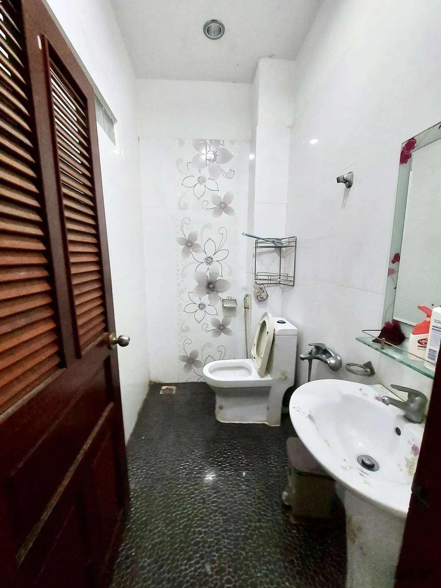 Hẻm 1 xẹt Nguyễn Tri Phương ngay 3 tháng 2 Phường 9 Quận 10 - 4 tầng 56m2 ( 4 x 14 ) giá 9 tỷ 800tr