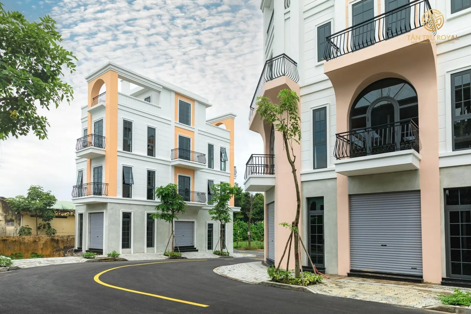 Bán nhà 3 mặt tiền thị trấn Tân Trụ Long An. Xây dựng sẵn 4 lầu. Tặng ngay 6 chỉ vàng khi mua