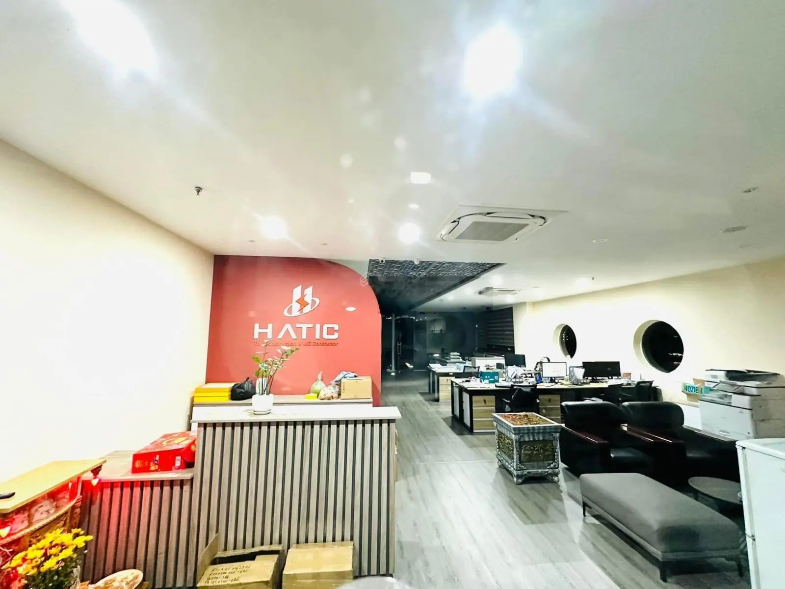 Tòa vip phố Hoàng Cầu, 9 tầng hoàn công, 234m2, MT 9.5m, dòng tiền 420 triệu/tháng