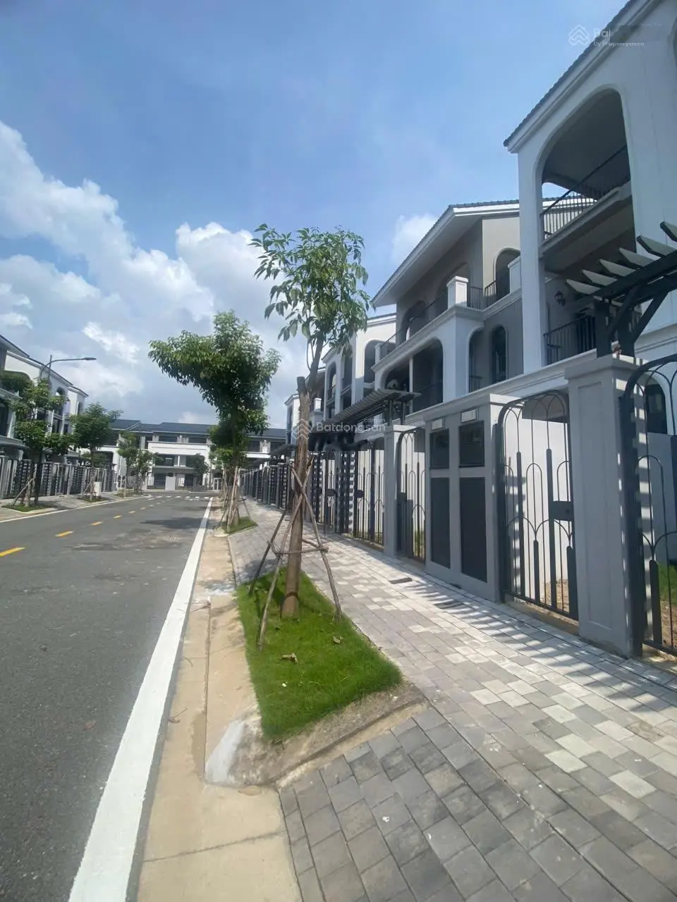 Bán nhà phố khu đô thị Quận 9, chỉ 8 tỷ/ căn