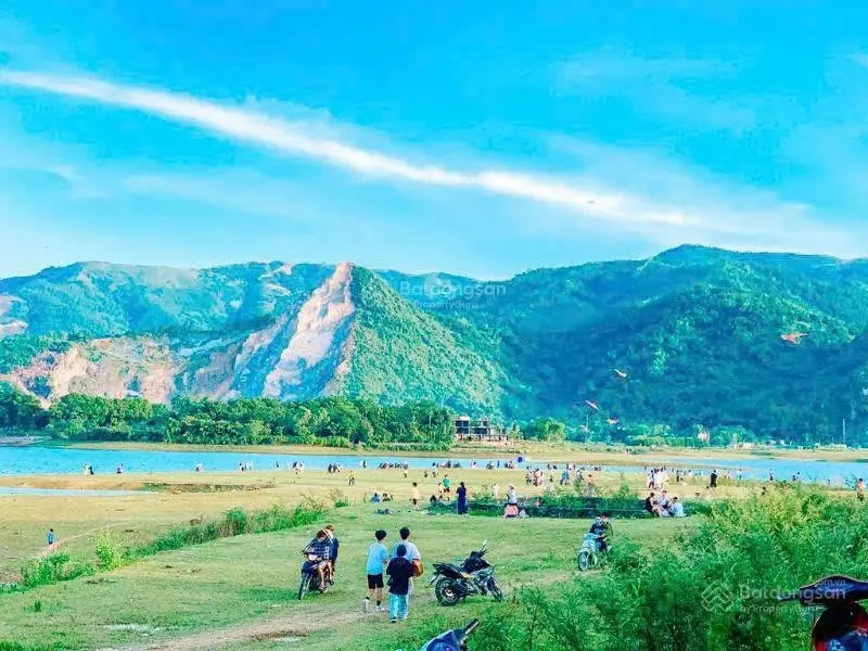 Bán siêu phẩm 6500m2 bám hồ Đồng Chanh, đường 2 ô tô, view triệu $ tại Lương Sơn - Hoà Bình