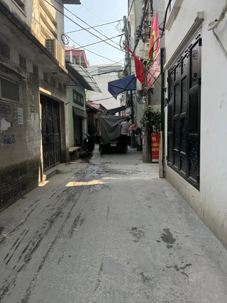 Bán nhanh 50m2 đất Cổ Nhuế, Bắc Từ Liêm, cách ô tô 30m, giá: 125tr/m2. LH: 0968 371 ***