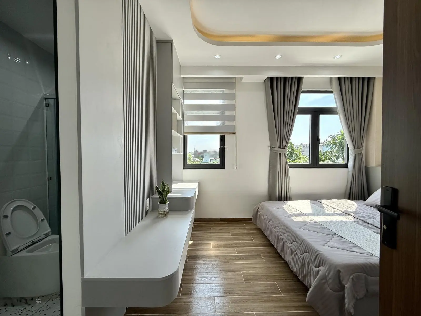 Nhà ngay ngã tư ga, sát bên chợ Cầu Đồng, DT:5,2X10M, Lửng, 3Lầu, 4PN, Gara ô tô, Sân thượng.