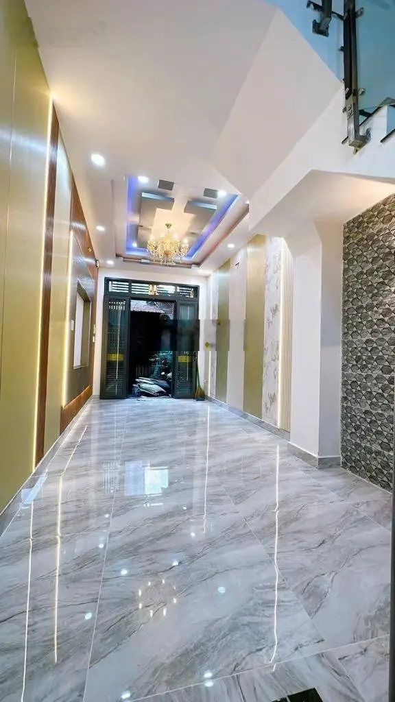 Nhà đẹp q4 - sát mt đường - 5 lầu đúc- 40m2 - 4pn- chỉ 5 tỷ nhỉnh