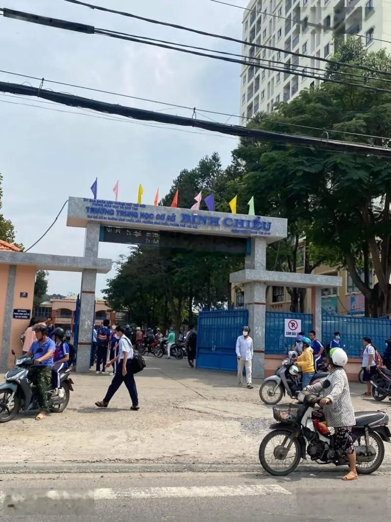 Tin thật: Nhà 2 tầng cũ, hẻm xe hơi thông, 5.5x21m không QH, mộ Bình Chiểu, Thủ Đức