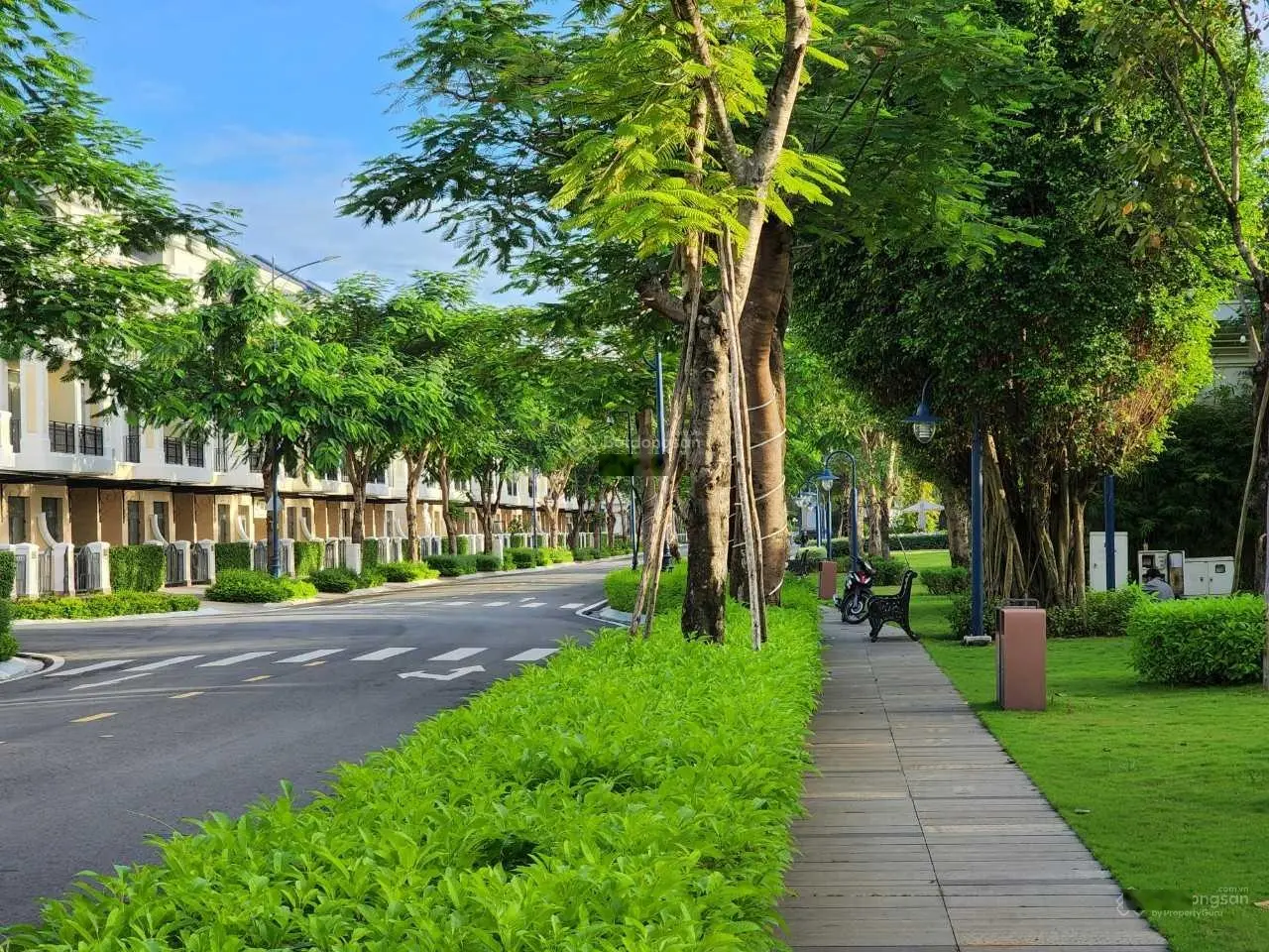 Bán nhà mặt tiền đường 20m - Đối diện công viên Verosa Khang Điền 0966 514 ***