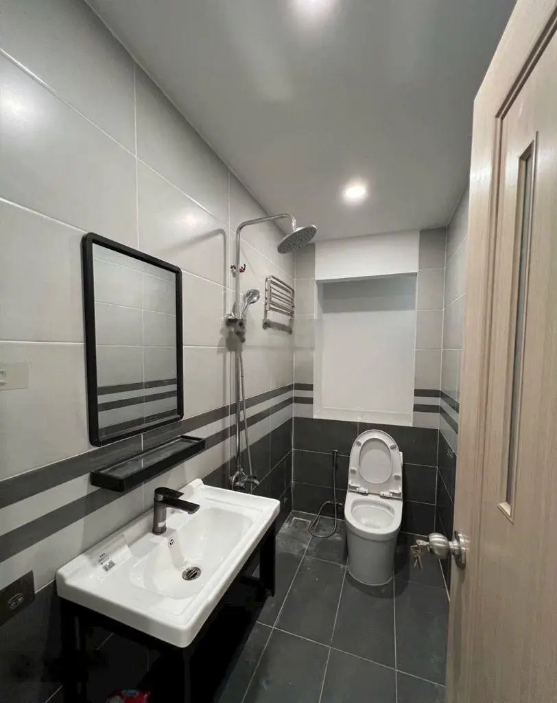 Nhà đẹp ngang 5.3m - 02 tầng - phú mỹ q7 - nhỉnh 4đ