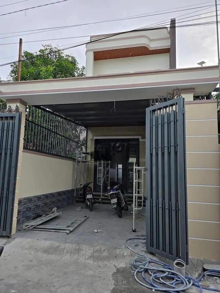 Bán nhà lầu 3p ngủ,... đang dần hoàn thiện. Kế bên KDL Đại Nam