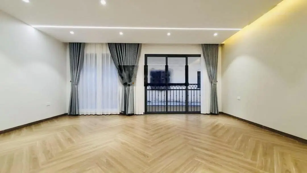 Bán nhà Đường Thái Hà 6 Tầng Thang Máy 43M2 7M Mặt Tiền Ô Tô Đỗ Sát Cửa Trung Tâm Đống Đa 9.6 TỶ
