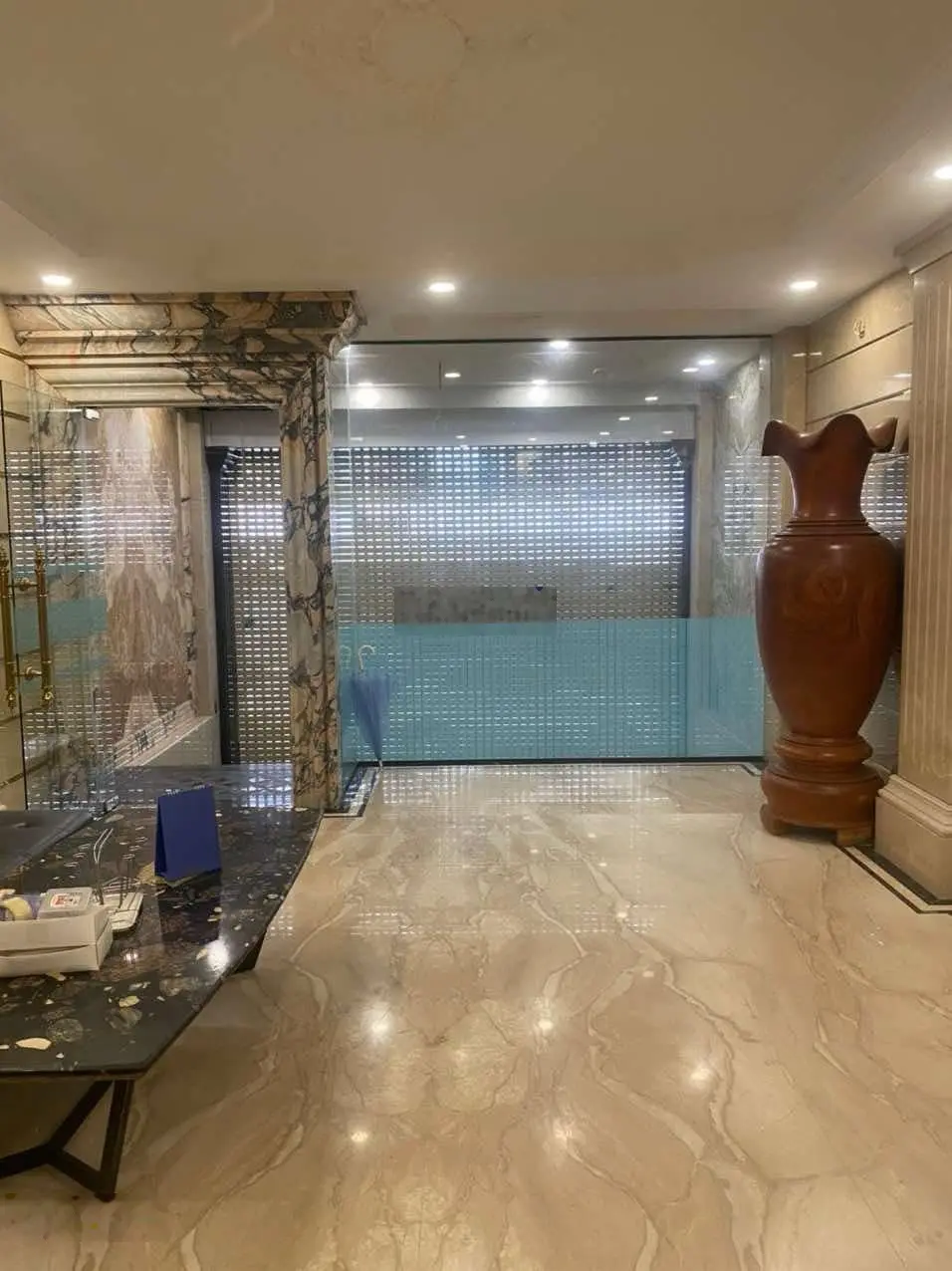 Bán nhà Lý Thường Kiệt, Quận 10 - hẻm trước nhà 10m - 8 tầng có hầm để ô tô, có thang máy chỉ 18 tỷ