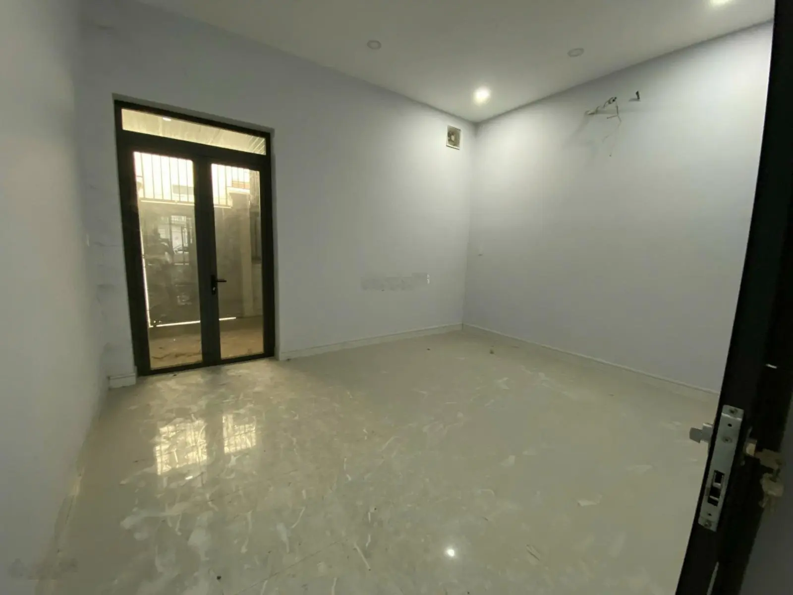 Bán nhà lầu Mặt tiền Kinh Doanh KDC Hiệp Thành 1- Đường số 1 ( trục chính )