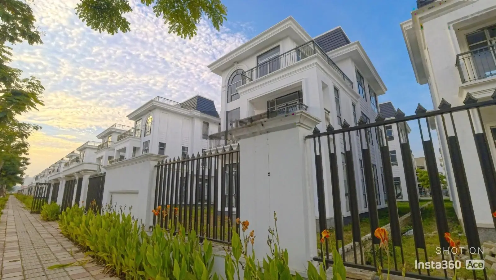 Biệt thự đơn lập duy nhất HUD Mê Linh 375m2 đất, mặt tiền 15m, view công viên lớn, 39 triệu/m² đất