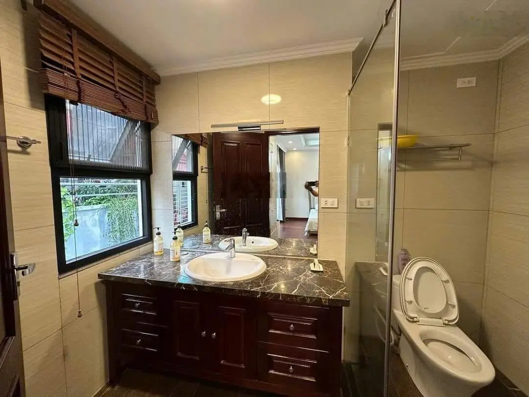 Siêu Đẹp!view Hồ Tây cần bàn nhà mặt ngõ ôtô tránh,kinh doanh,2 thoáng Phố Trích Sài DT 46M X 5Tầng