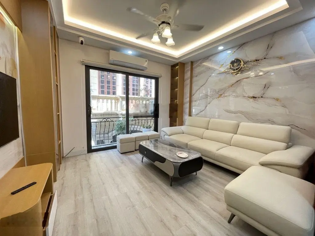 Bán nhà phố Chùa Quỳnh, HBT, 43.3 m2, 5T ngõ rộng, kinh doanh, chỉ 12 tỷ