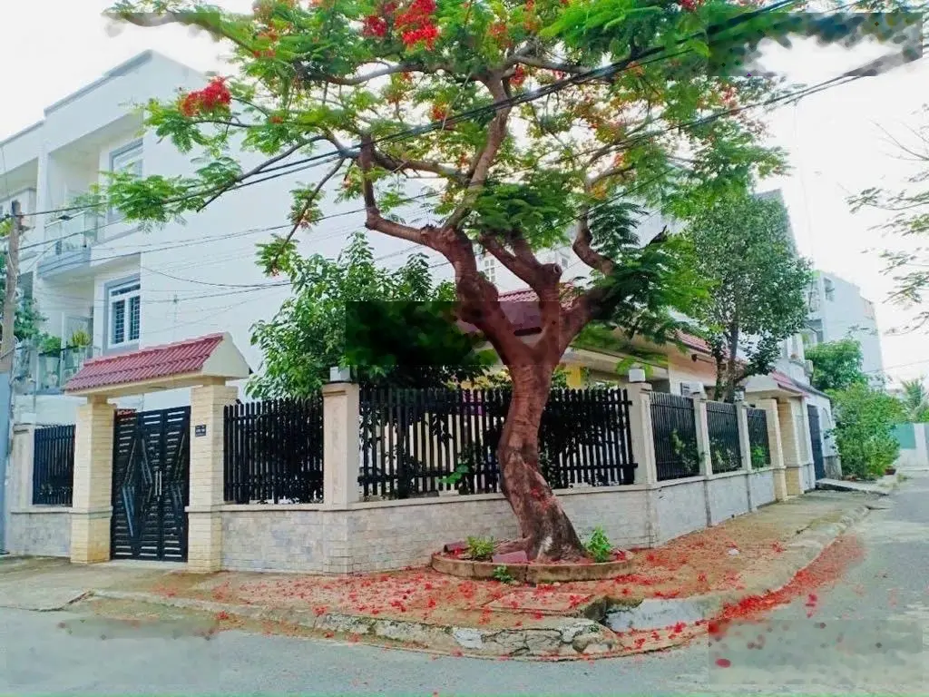 Bán nhà căn góc cấp 4 mái thái, Dt 214m2 , tại phường Phú hữu Q9