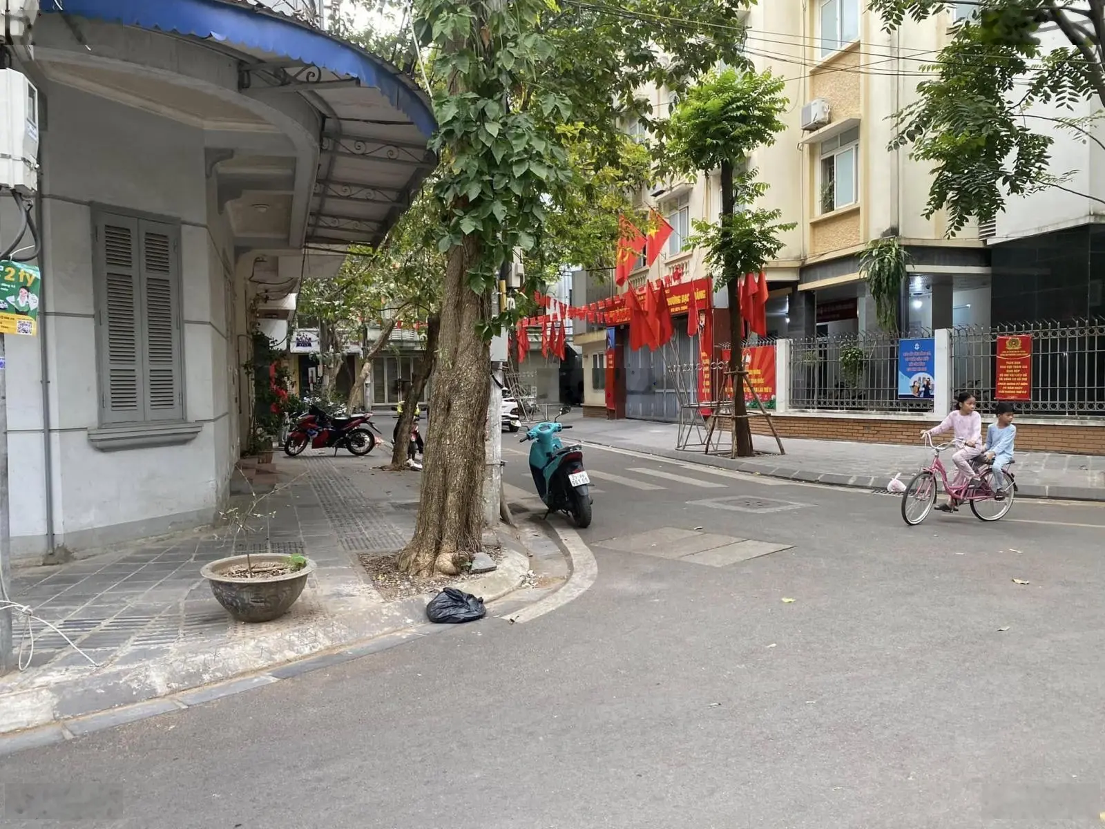 Vỉa hè to - ô tô tránh - dòng tiền cho thuê 50tr/tháng - mảnh đất vàng trong