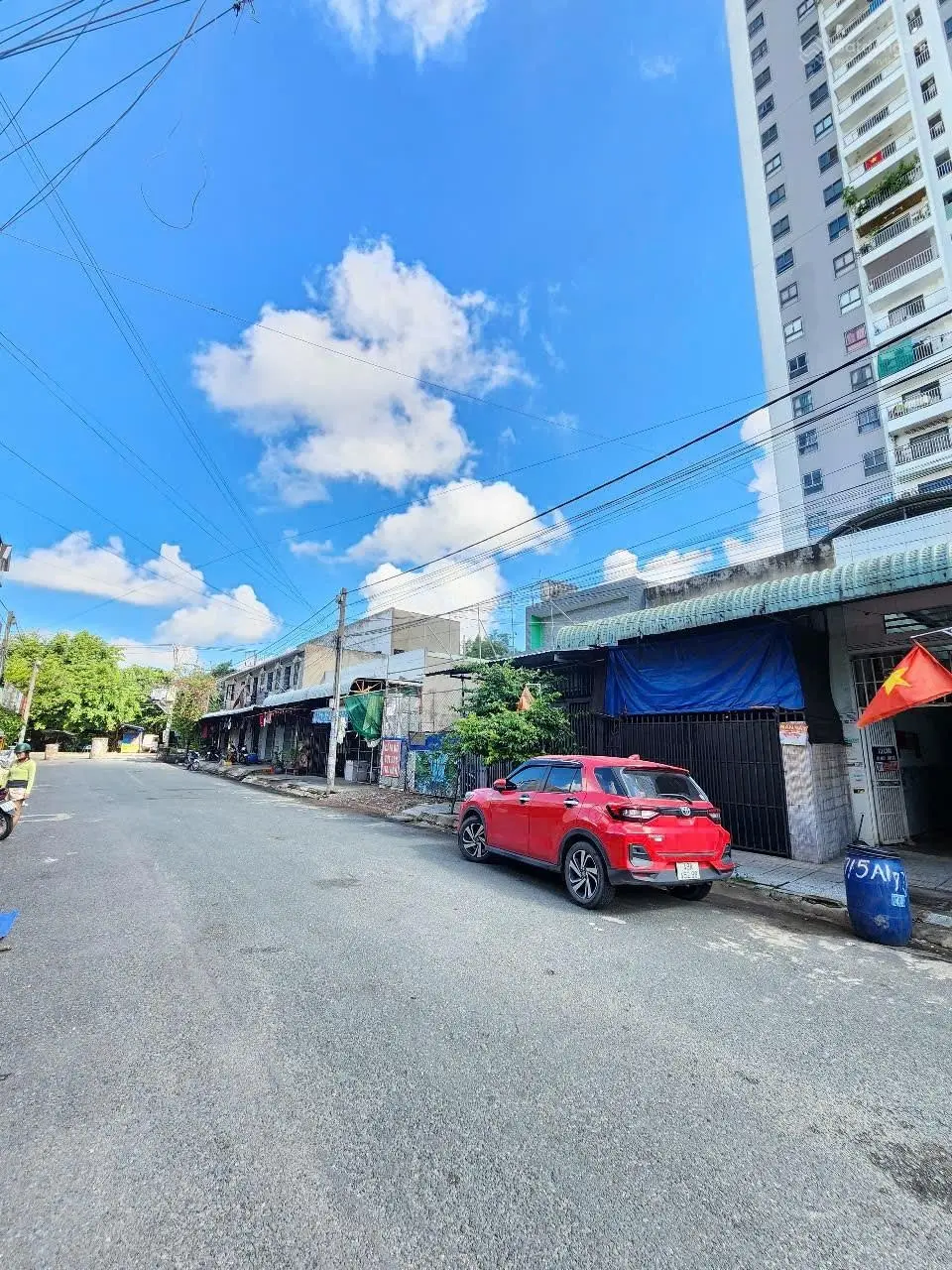 Bán dãy trọ 111m2 dưới chân chung cư. Gần chợ Bình Đang, đường Nguyễn Du. P. Bình Hòa TP Thuận An