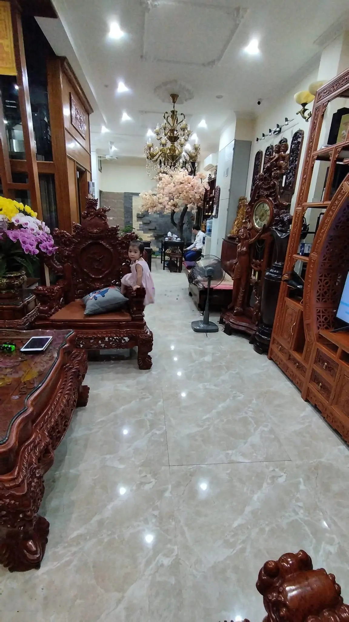 Chính chủ bán nhà mặt phố Lạc Long Quân 118m2 4T kinh doanh sầm uất giá 23 tỷ