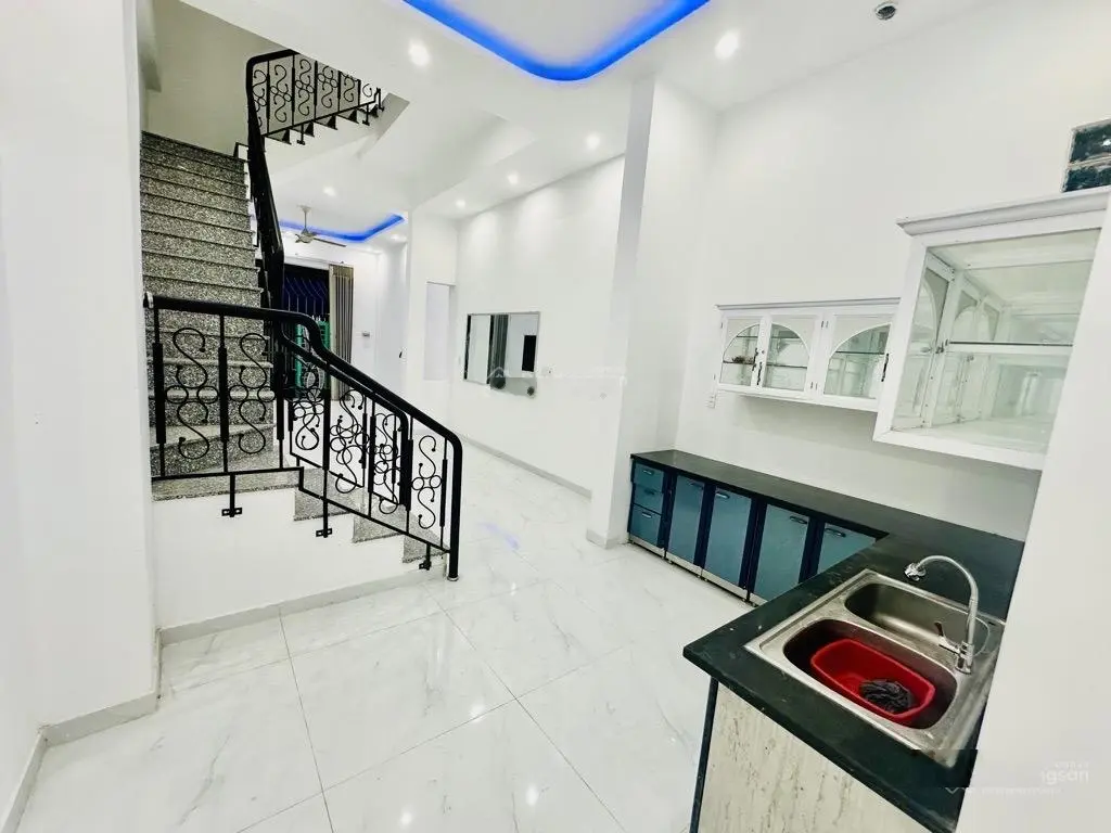 Nhà 3 tầng kiên cố ngay chợ đống đa chỉ nhỉnh 4 tỷ