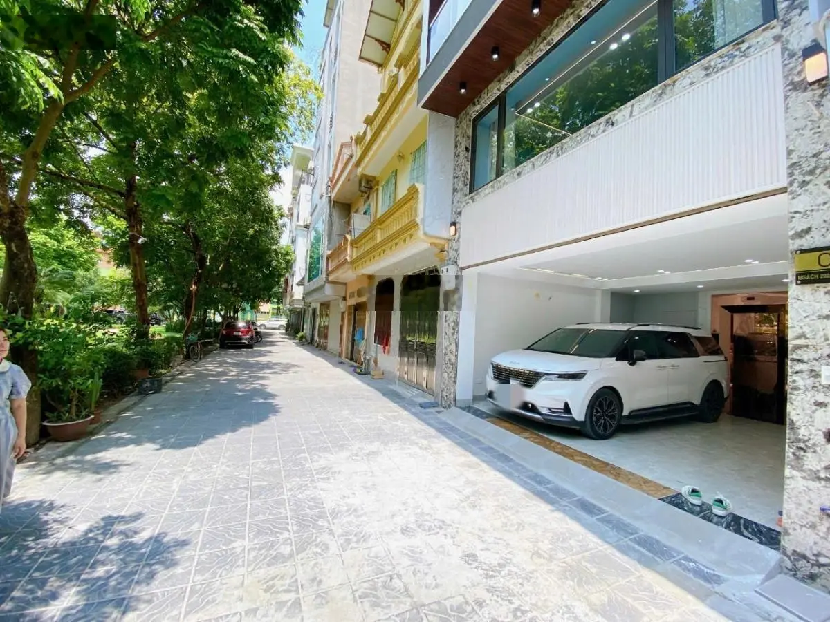 Nhà Cổ Linh view vườn hoa, vỉa hè trước nhà 6m, đỗ xe ngày đêm, kinh doanh bất chấp
