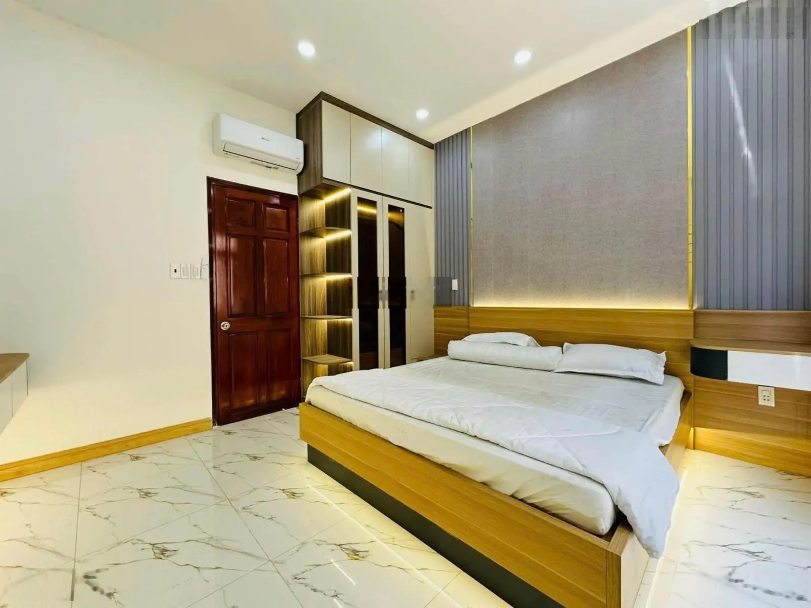 Bán nhà riêng hẻm ô tô Đ. Nguyễn Hồng Đào Tân Bình. Giá 3tỷ570TR, Diện tích 45m2