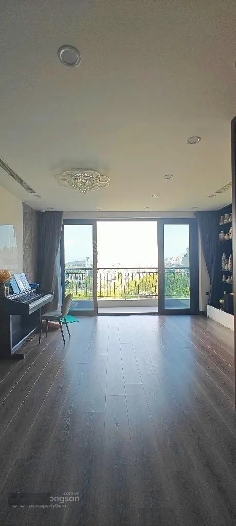 Bán nhà mặt ngõ 11 Việt Hưng, vỉa hè 3m, view công viên. Kinh doanh, vp đẹp. DT: 83m2,6 T MT: 5m