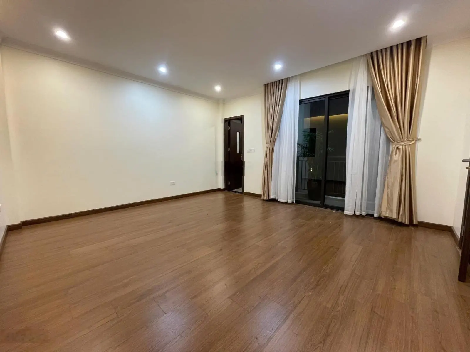 Nhà Giáp Ngoại Giao Đoàn, Xuân La 45m2, 6 Tầng Thang Máy, Lô Góc Ô Tô Tránh, Kinh Doanh. Nhỉnh 12Tỷ