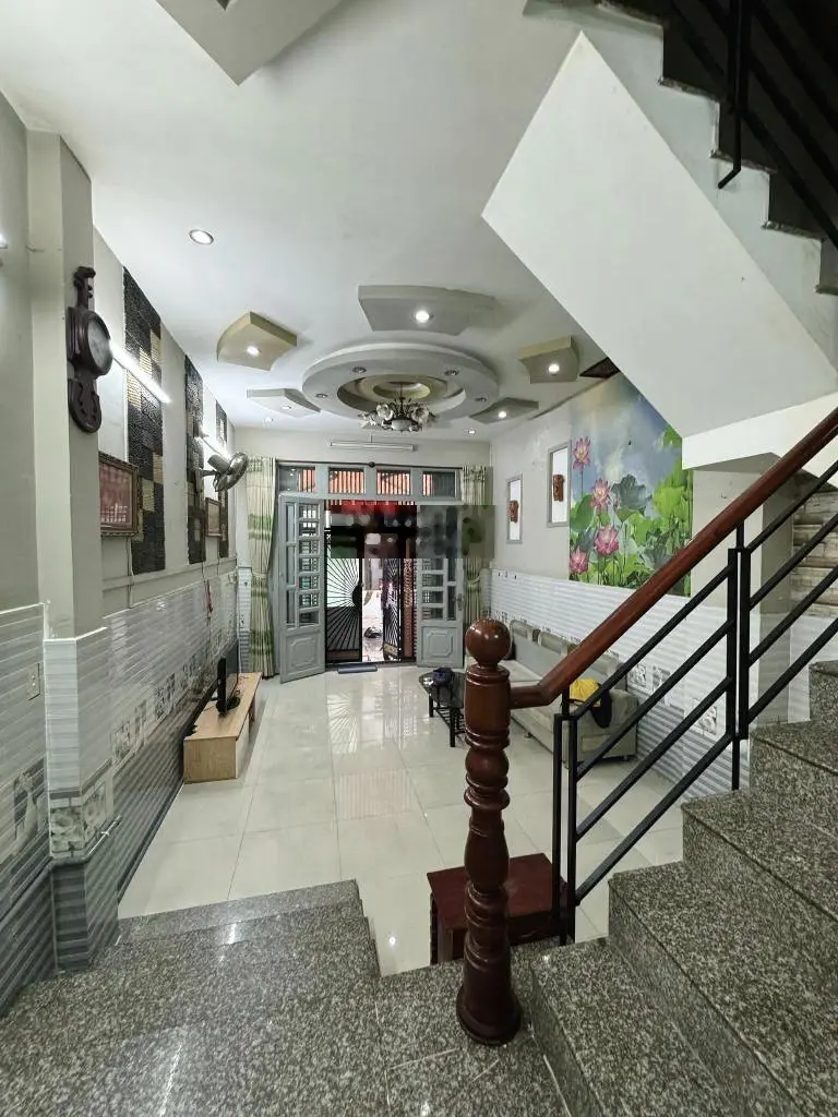 Bán nhà Âu Dương Lân, ngang 4, 65m2, mới đẹp, 4 tầng btct, pháp lý sạch, giá tốt, quận 8