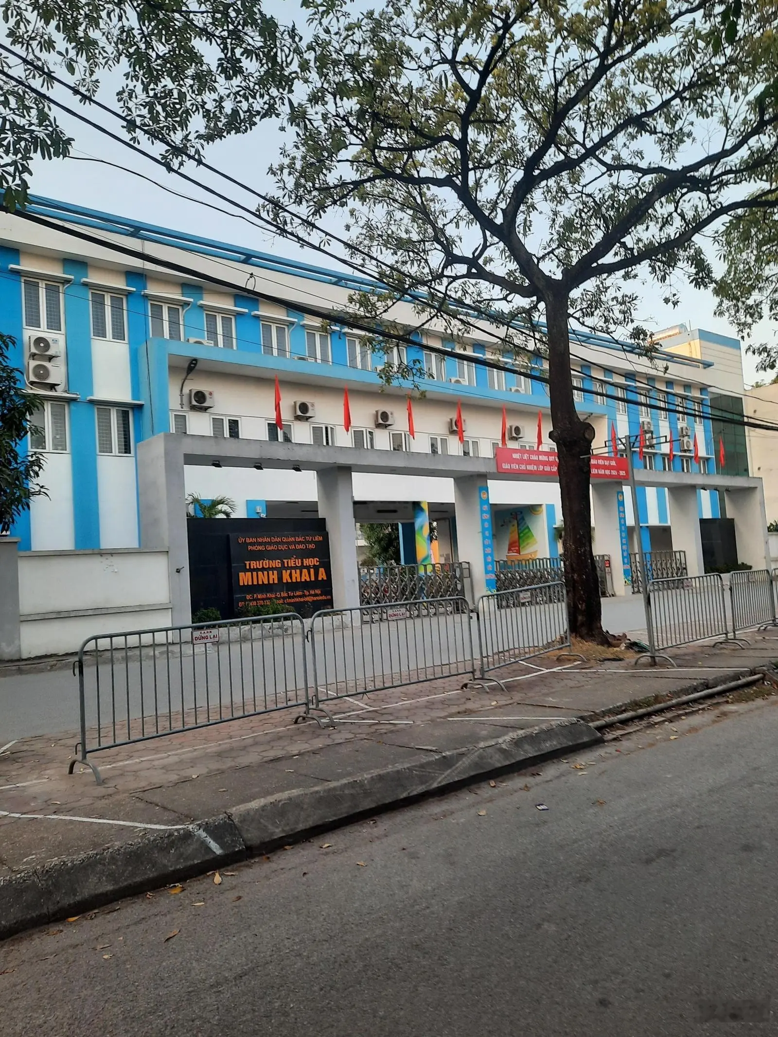Siêu hiếm bán nhà phố Cầu Diễn, 100m2, 3 tầng, mặt tiền 4.8m, đường 2 làn xe, ô tô tải tránh, KD