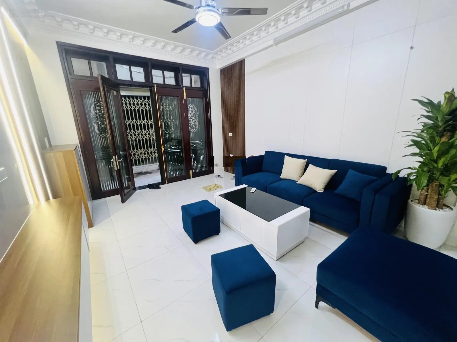 Bán nhà Đông Thiên 43m2x5 tầng, 5 phòng ngủ, ngõ nông, rộng 10m ra oto. Gần trường, chợ, Times City
