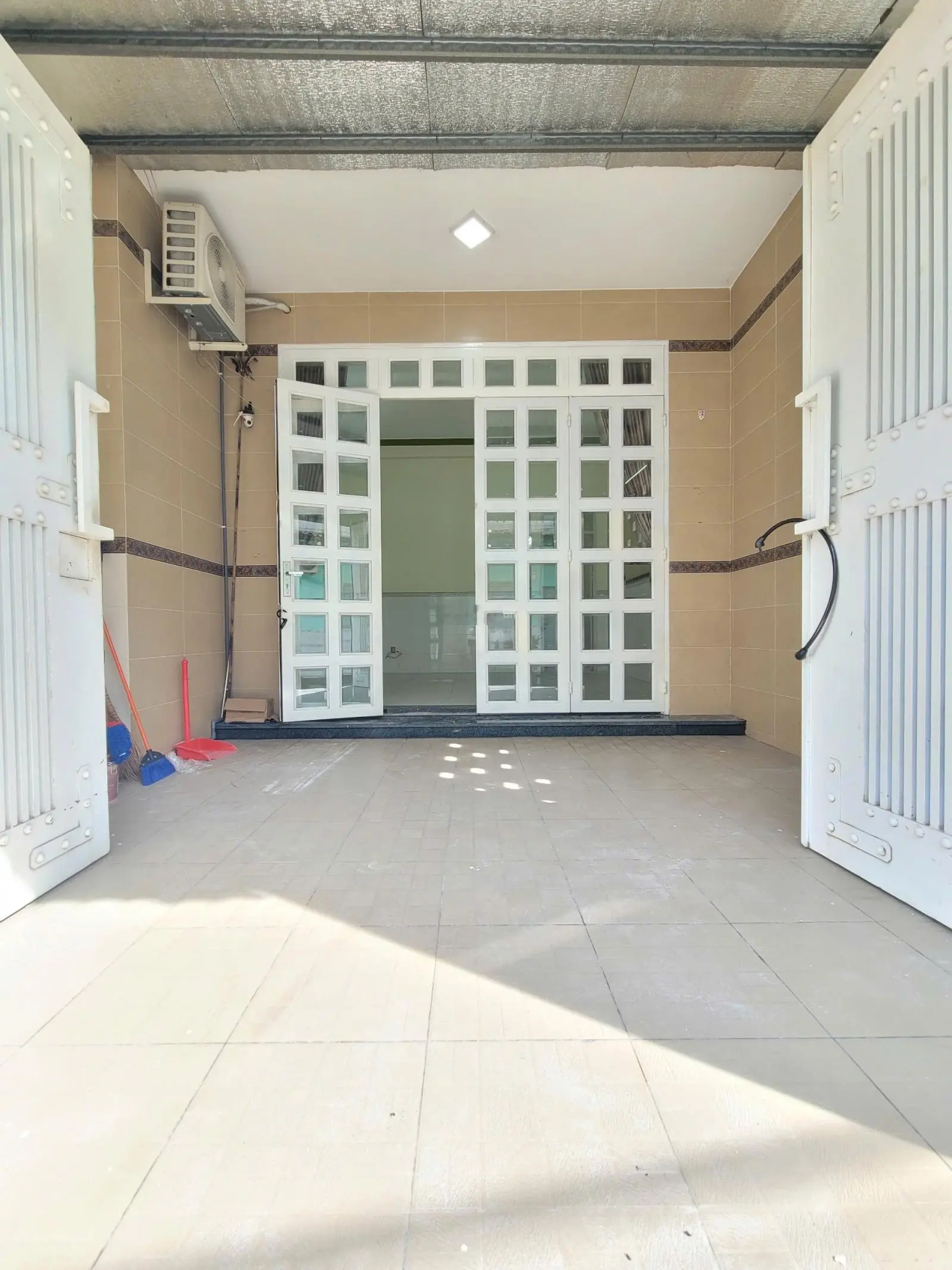 Bán nhà 1 trệt 1 lầu ngay TTHC Dĩ An và BigC Dĩ An Đường xe hơi 3ty5 TL Chủ